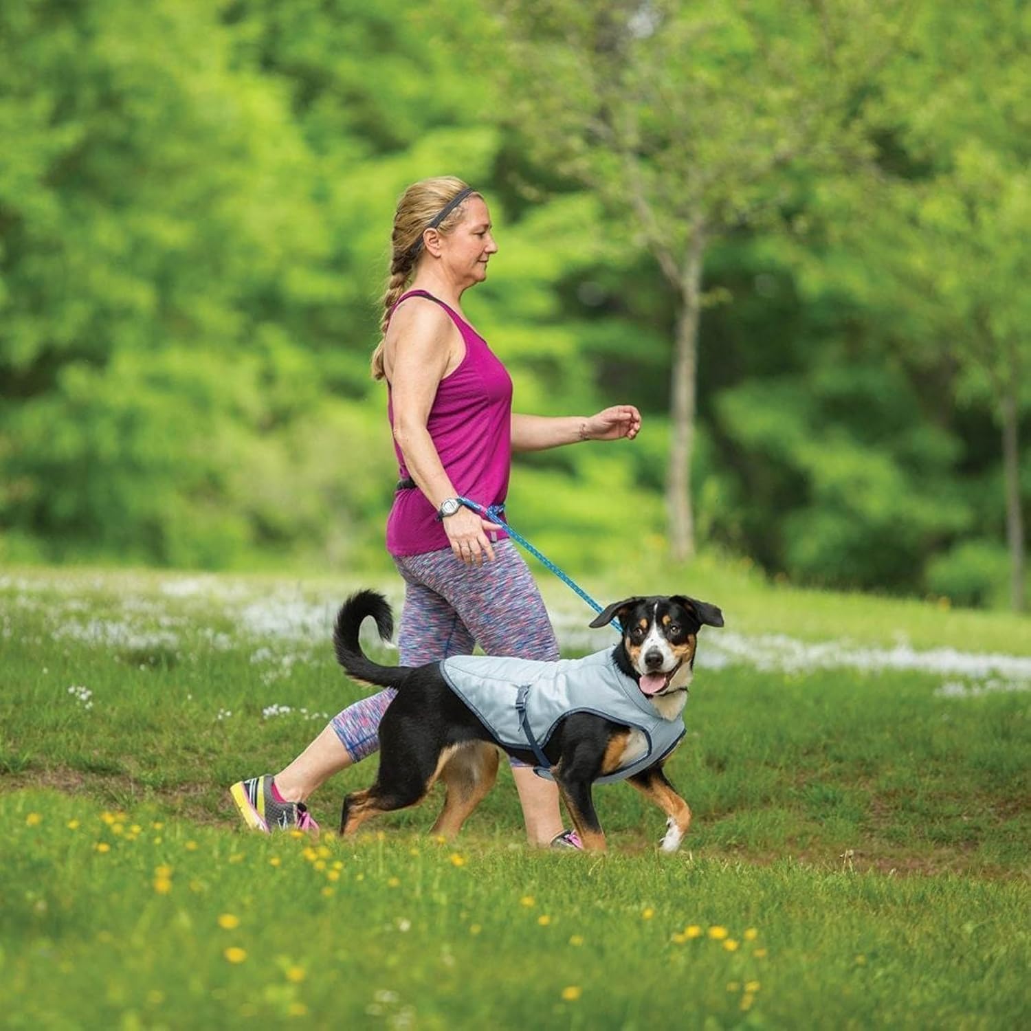 Kurgo Dog Core Cooling Vest - straps and buckles detail